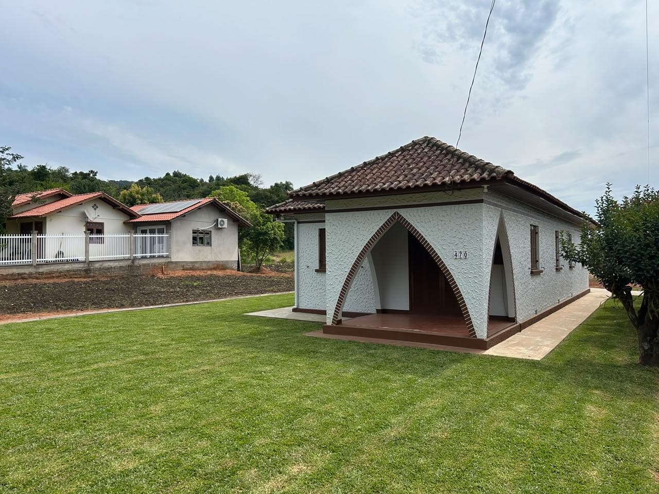 CASA COM 3 DORMITÓRIOS, 1 VAGA À LOCAÇÃO EM PICADA FEIJÃO