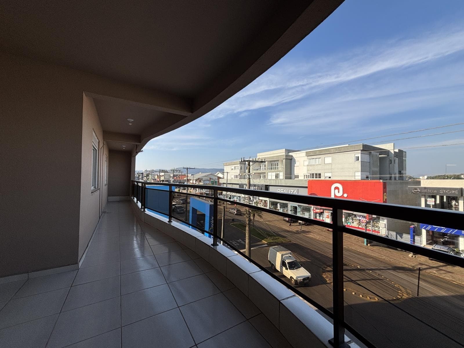 APARTAMENTO COM 3 DORMITÓRIOS, 1 VAGA À LOCAÇÃO EM CENTRO