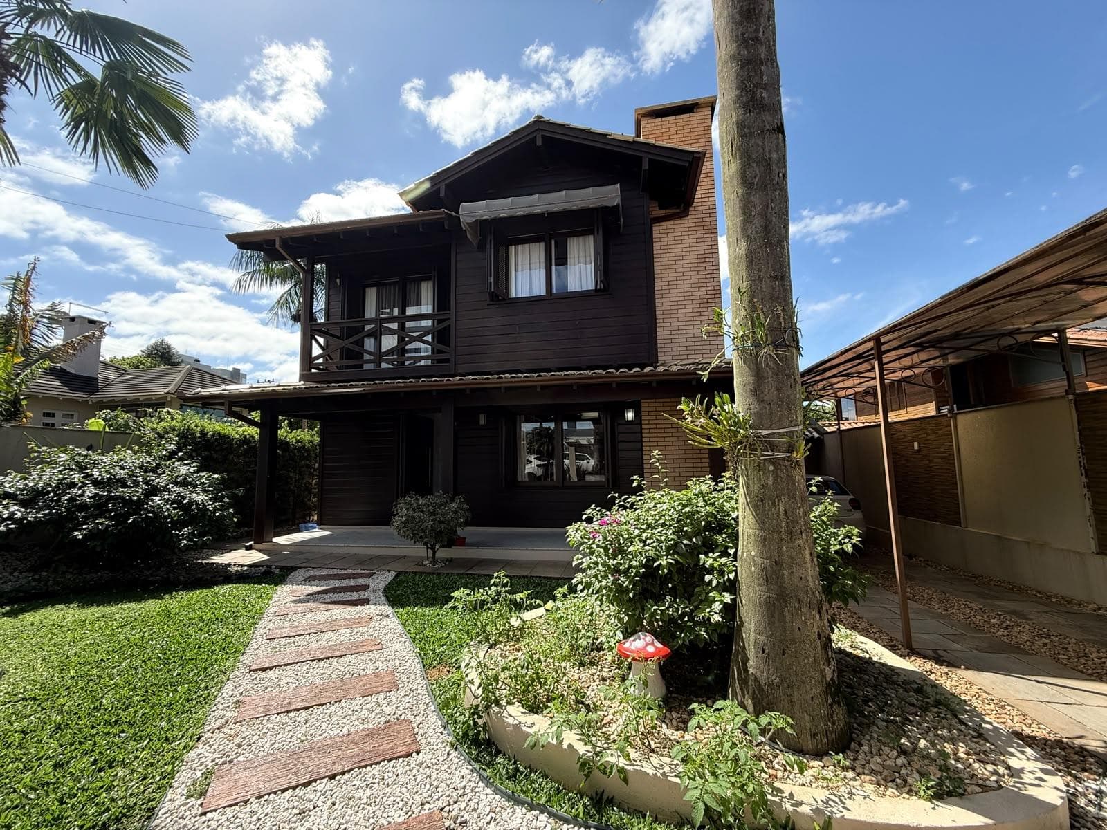 CASA COM 4 DORMITÓRIOS (1 SUÍTE), 2 VAGAS, 268M² ÁREA PRIVATIVA para venda EM VINTE E CINCO DE JULHO - foto 1