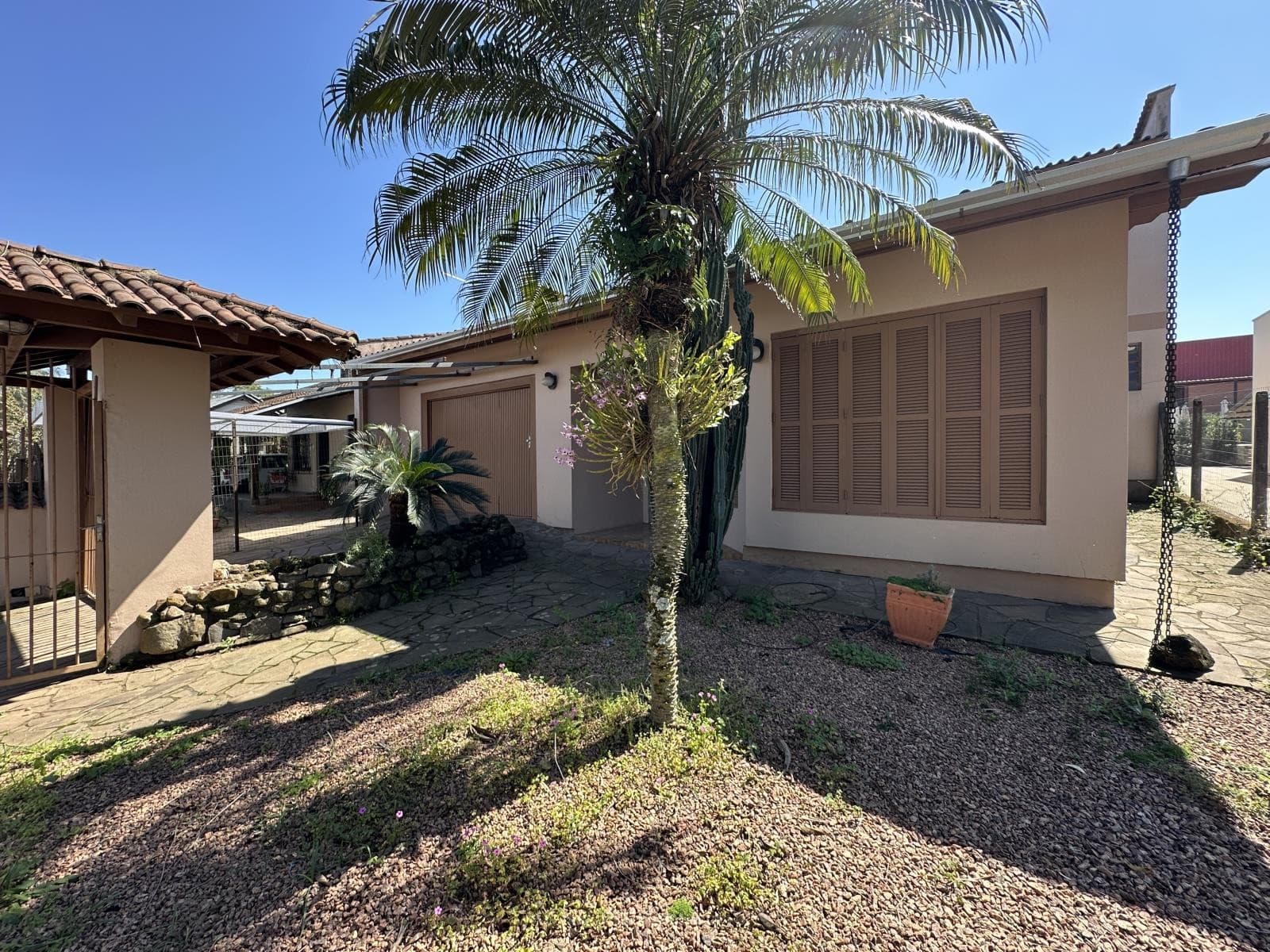 CASA COM 3 DORMITÓRIOS (1 SUÍTE), 2 VAGAS, 544M² ÁREA TOTAL À VENDA - Imagem 1
