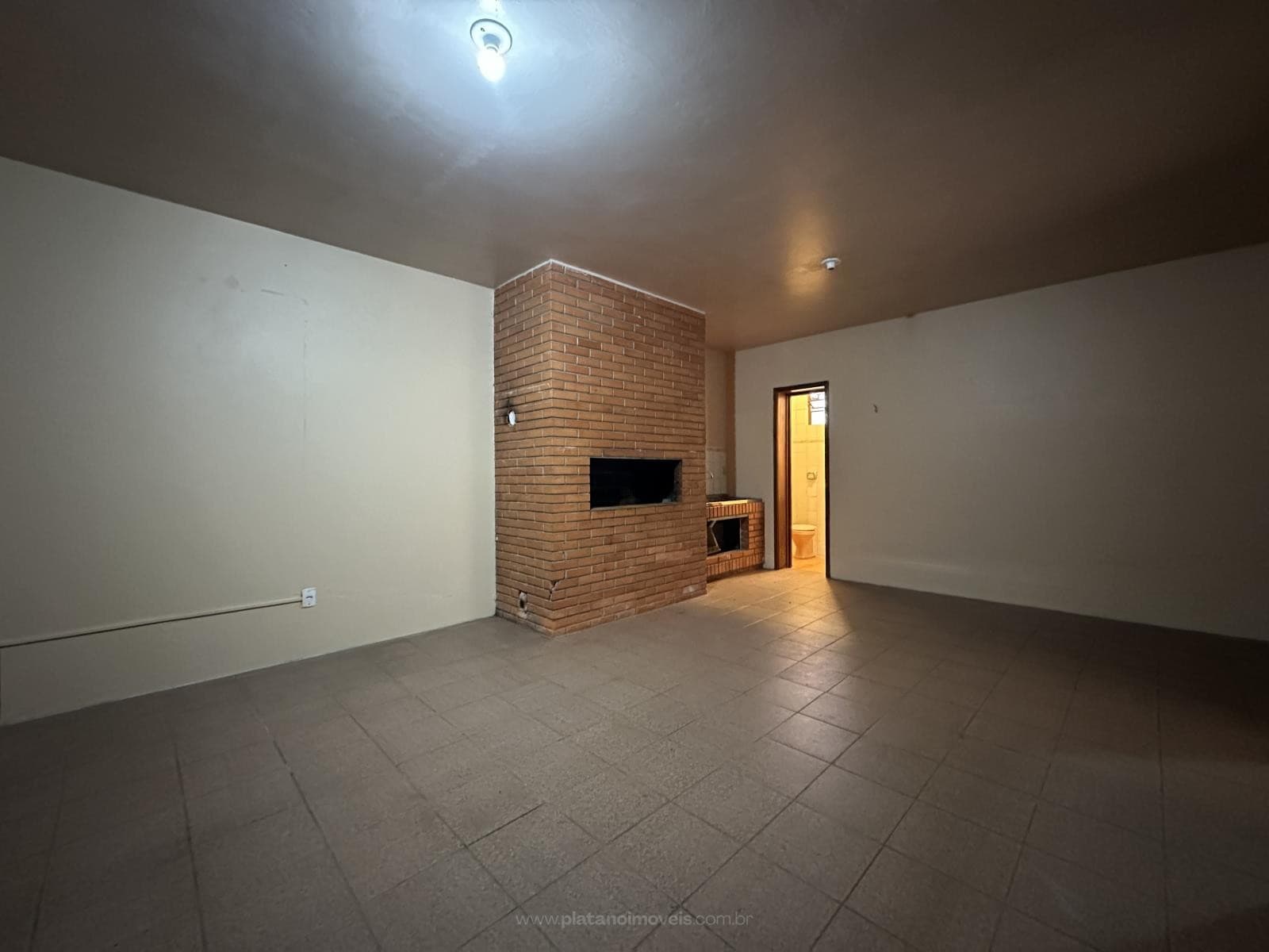CASA COM 3 DORMITÓRIOS (1 SUÍTE), 2 VAGAS, 544M² ÁREA TOTAL À VENDA - Imagem 5