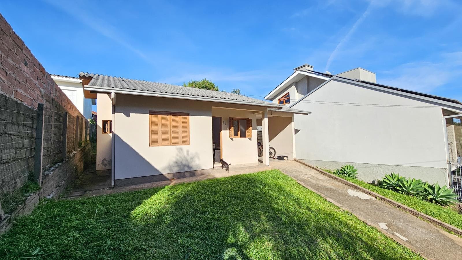 CASA COM 2 DORMITÓRIOS, 1 VAGA, 70M² ÁREA PRIVATIVA À VENDA EM BOM JARDIM - Imagem 1