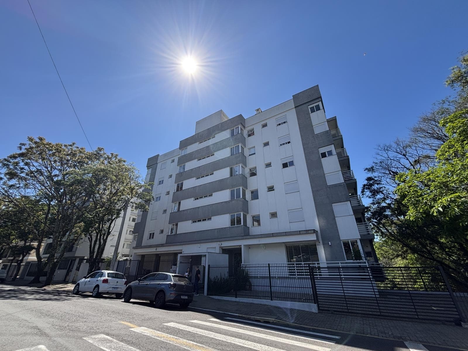APARTAMENTO COM 2 DORMITÓRIOS, 1 VAGA, 55M² ÁREA PRIVATIVA À LOCAÇÃO EM CENTRO