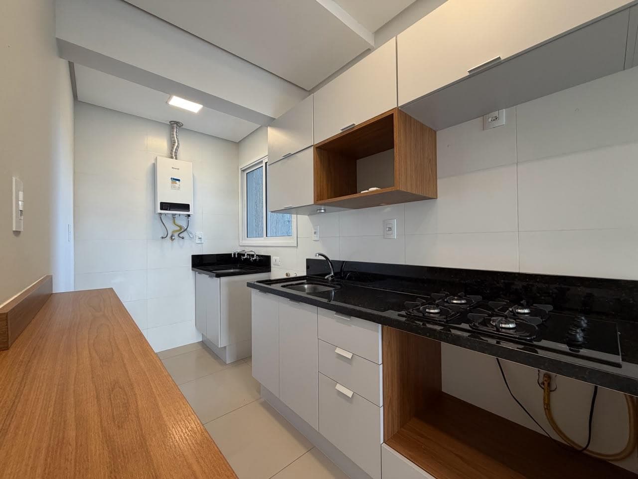 APARTAMENTO COM 2 DORMITÓRIOS, 1 VAGA À LOCAÇÃO - Imagem 1
