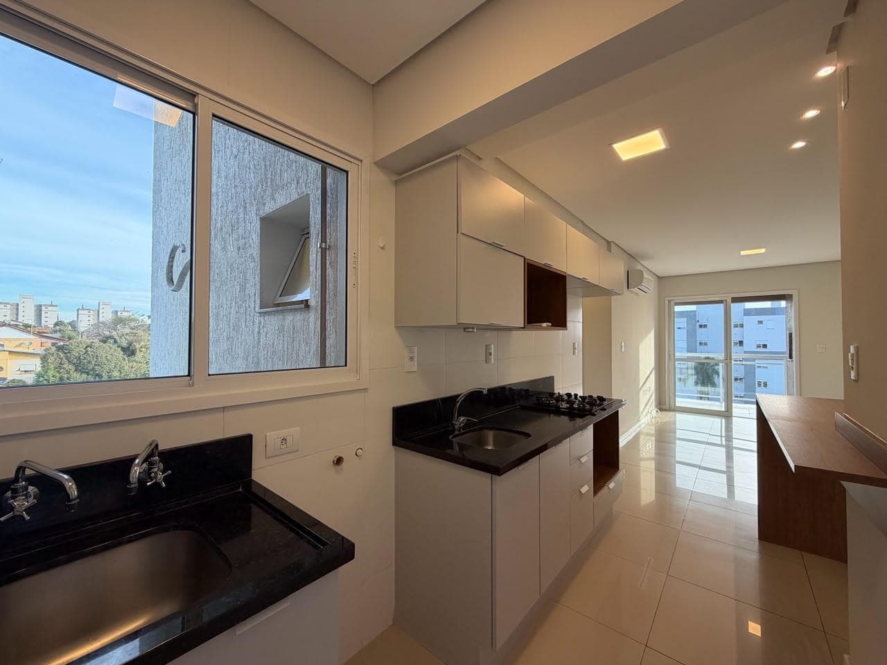 APARTAMENTO COM 2 DORMITÓRIOS, 1 VAGA À LOCAÇÃO - Imagem 3
