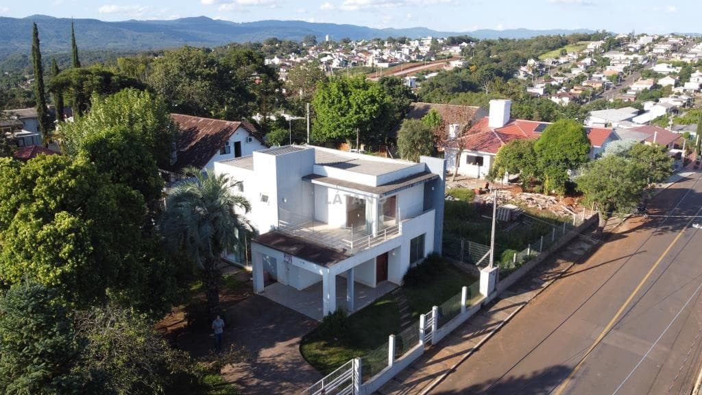 CASA COM 3 DORMITÓRIOS, 1 VAGA, 480M² ÁREA TOTAL À VENDA - Imagem 2