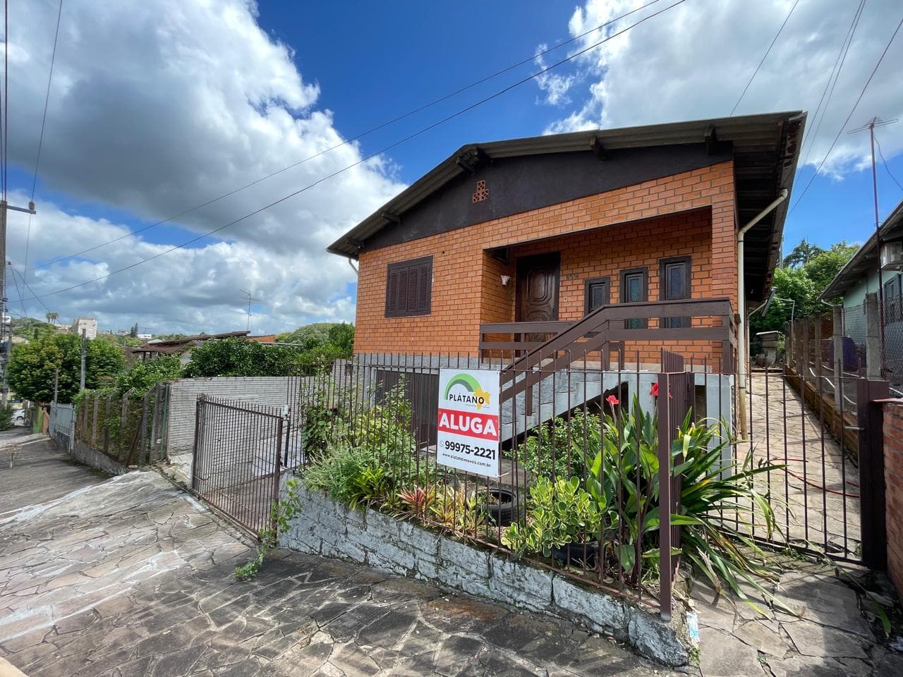 CASA COM 3 DORMITÓRIOS, 1 VAGA À LOCAÇÃO EM CONCÓRDIA