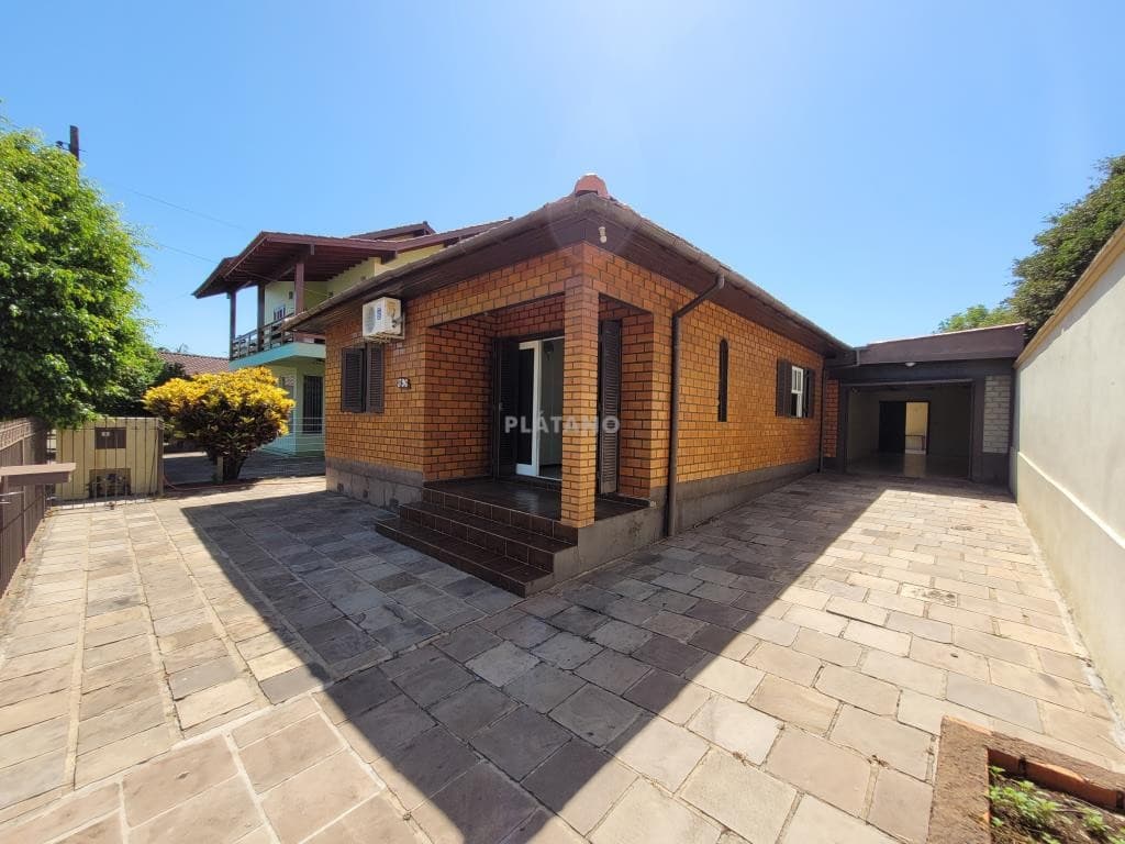 CASA COM 3 DORMITÓRIOS, 2 VAGAS, 624M² ÁREA TOTAL À VENDA EM SÃO JOSÉ - Imagem 1