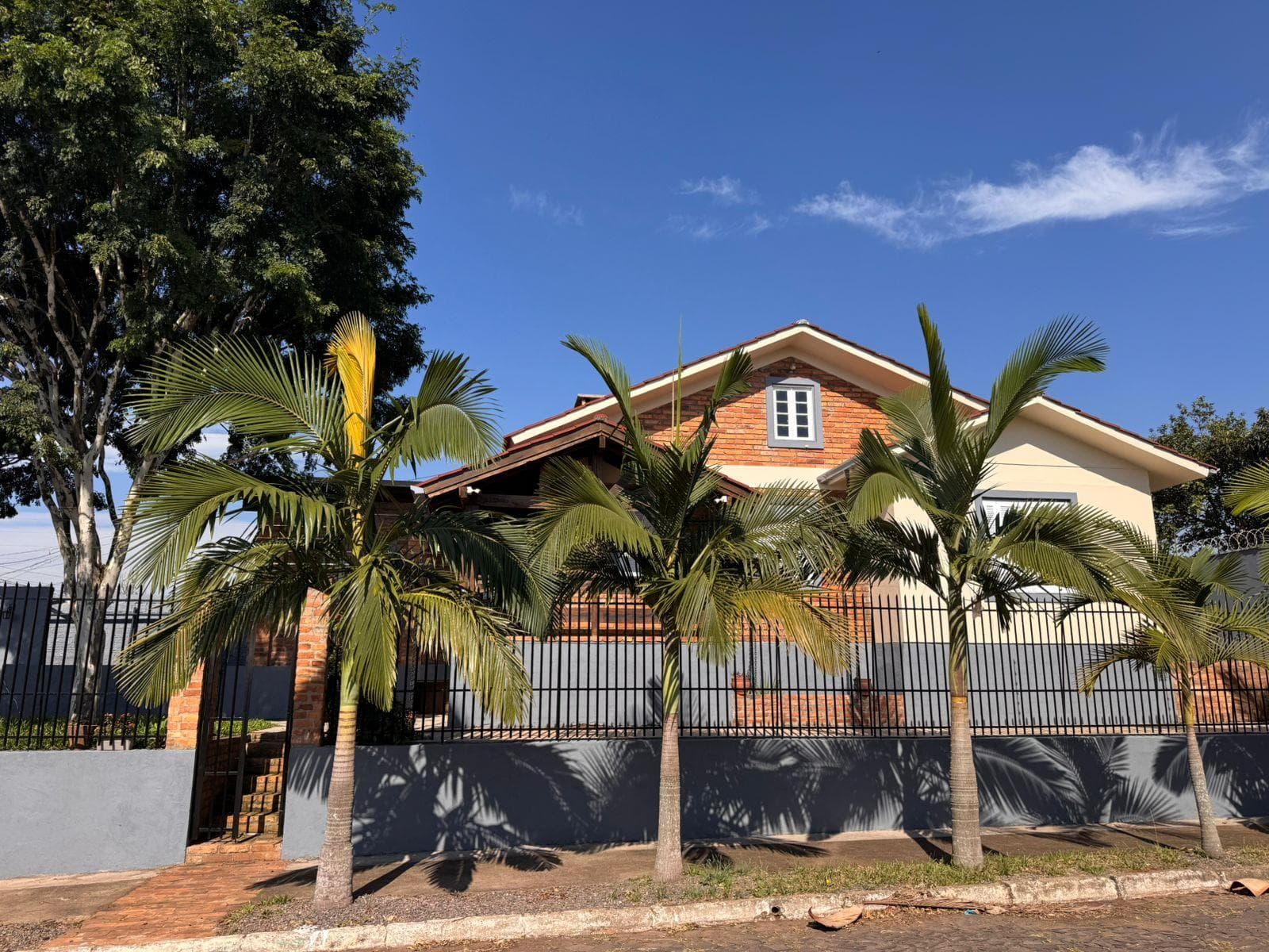 CASA COM 2 DORMITÓRIOS, 1 VAGA, 130M² ÁREA PRIVATIVA À VENDA EM ENCOSTA DO SOL - Imagem 1