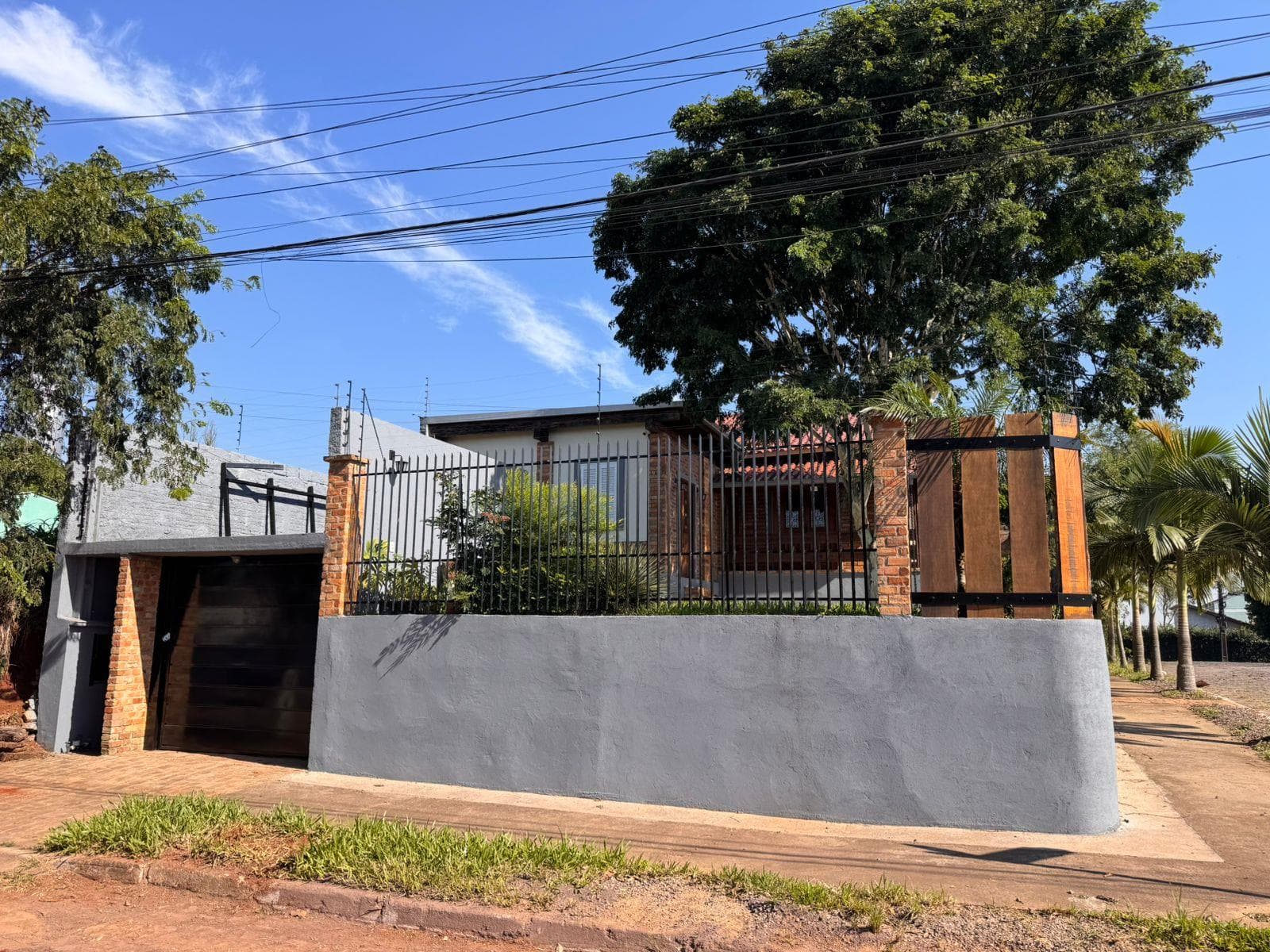 CASA COM 2 DORMITÓRIOS, 1 VAGA, 130M² ÁREA PRIVATIVA À VENDA EM ENCOSTA DO SOL - Imagem 3