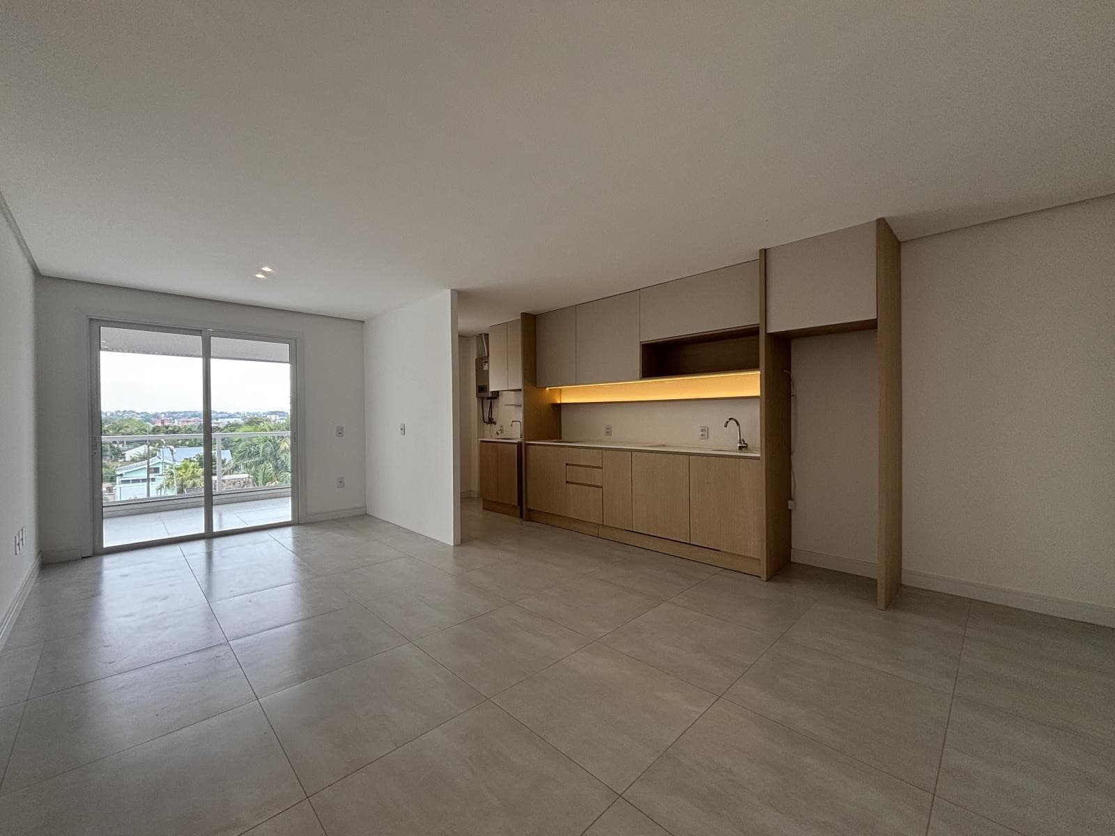 APARTAMENTO COM 2 DORMITÓRIOS (1 SUÍTE), 2 VAGAS À LOCAÇÃO EM FARROUPILHA