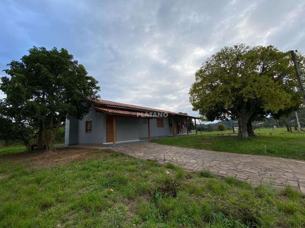 CASA COM 2 DORMITÓRIOS À LOCAÇÃO EM CAMPESTRE