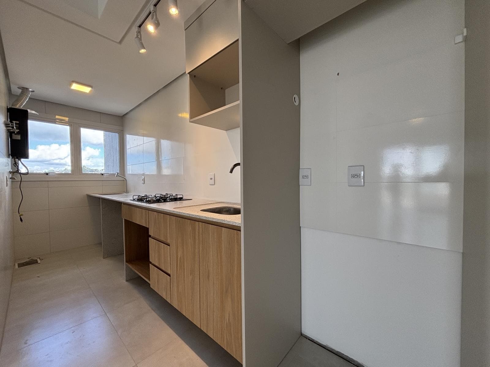 APARTAMENTO COM 2 DORMITÓRIOS, 1 VAGA, 69M² ÁREA PRIVATIVA À LOCAÇÃO EM JARDIM BÜHLER - Imagem 2