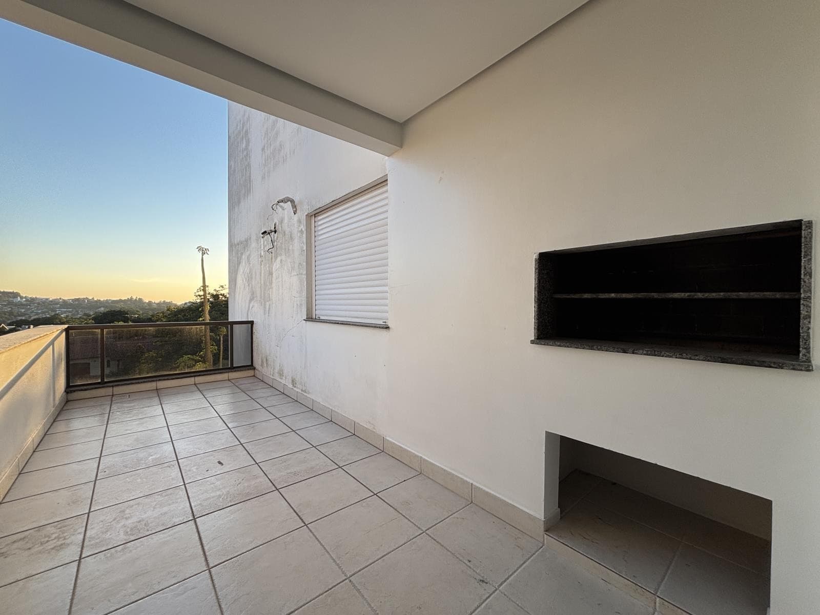 APARTAMENTO COM 2 DORMITÓRIOS (1 SUÍTE), 1 VAGA, 99M² ÁREA TOTAL À LOCAÇÃO - Imagem 3