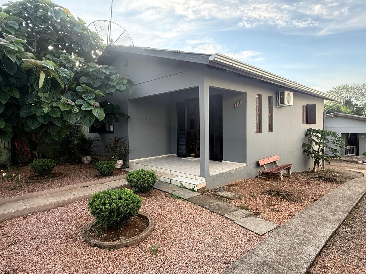 CASA COM 5 DORMITÓRIOS, 2 VAGAS, 512M² ÁREA TOTAL À VENDA - Imagem 2