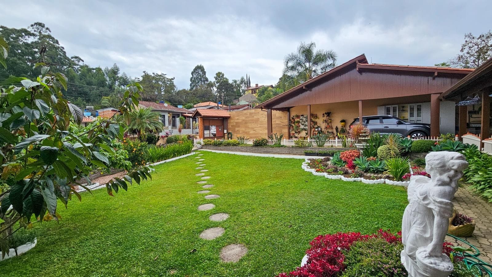 CASA COM 3 DORMITÓRIOS, 2 VAGAS, 624M² ÁREA TOTAL À VENDA - Imagem 3