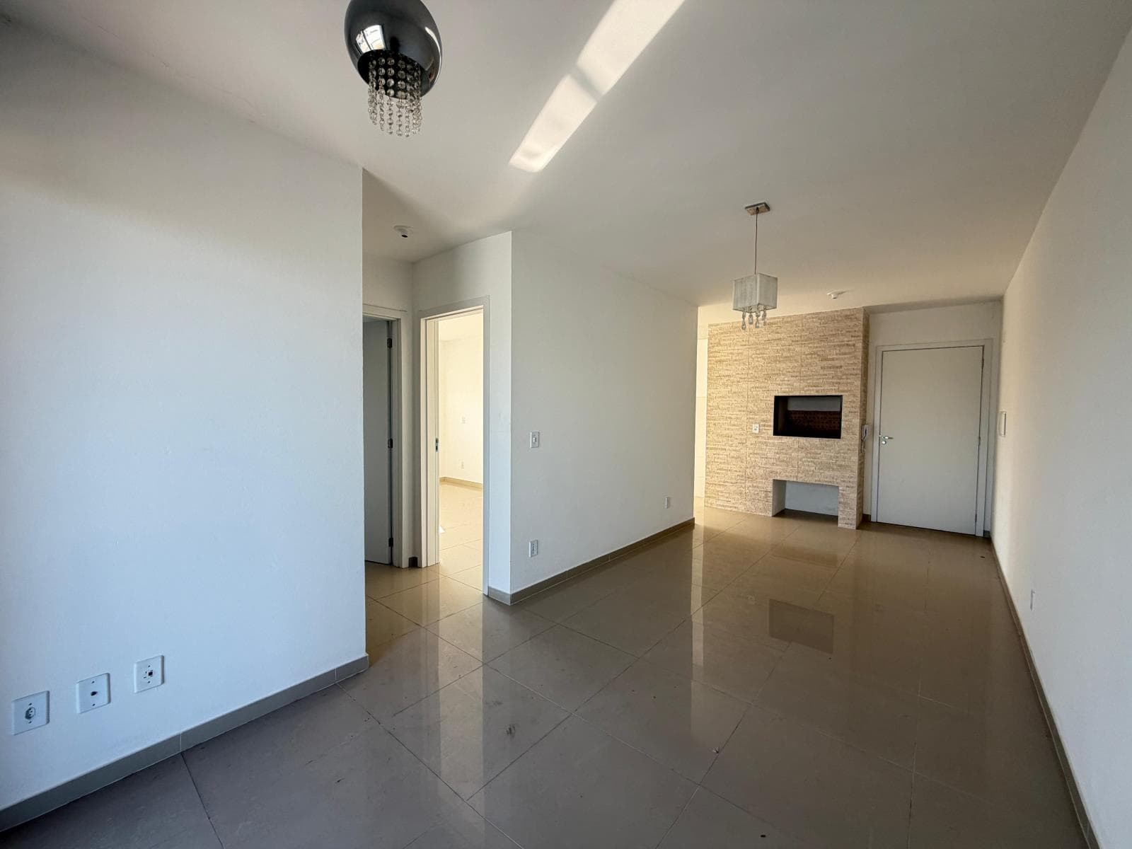 APARTAMENTO COM 2 DORMITÓRIOS, 1 VAGA À LOCAÇÃO - Imagem 2