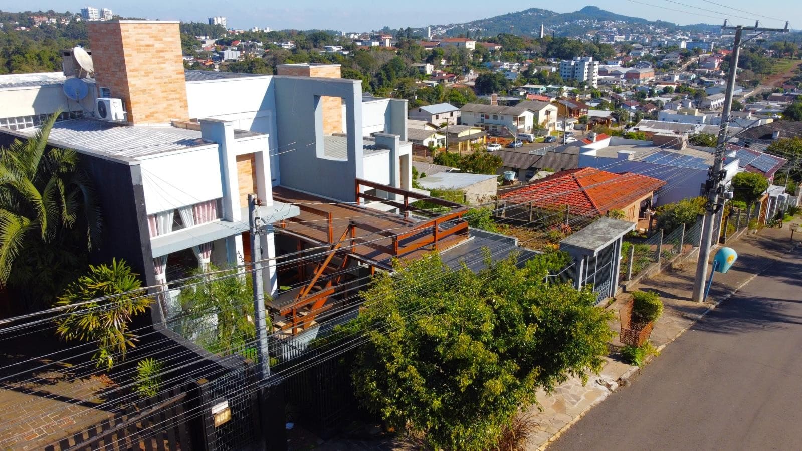 CASA COM 2 DORMITÓRIOS, 2 VAGAS, 180M² ÁREA TOTAL À VENDA - Imagem 1