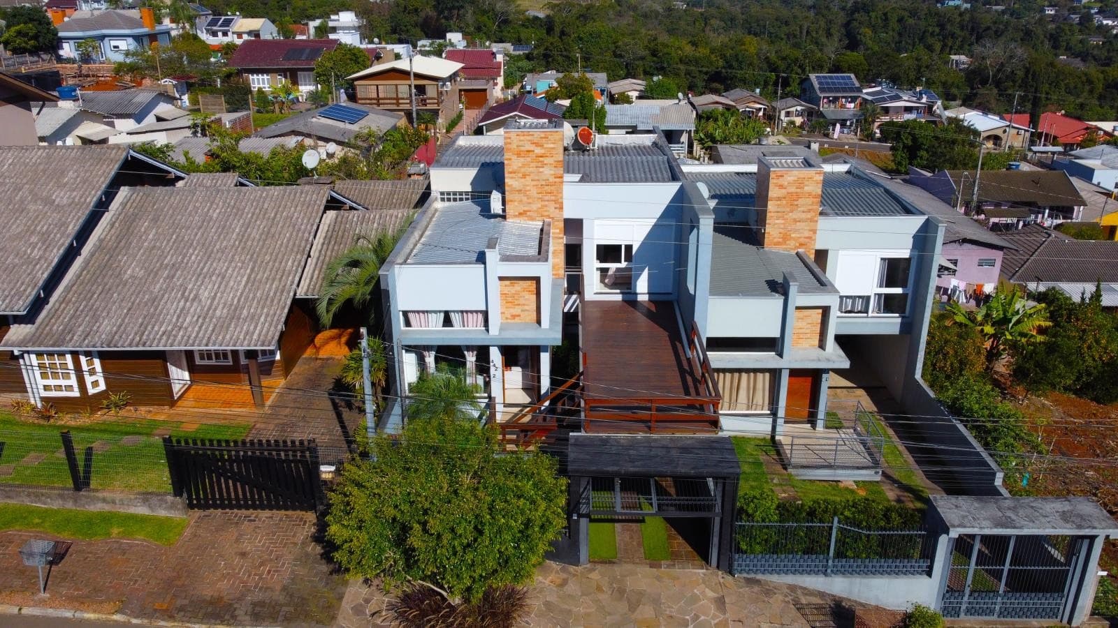 CASA COM 2 DORMITÓRIOS, 2 VAGAS, 180M² ÁREA TOTAL À VENDA - Imagem 2