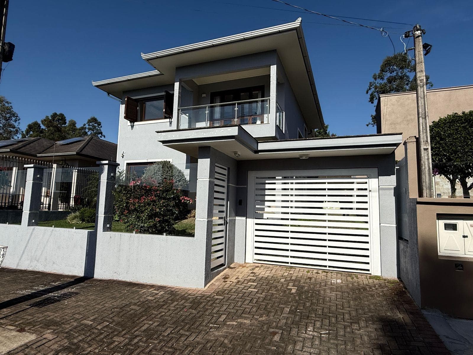 CASA COM 3 DORMITÓRIOS (1 SUÍTE), 2 VAGAS, 376M² ÁREA TOTAL À VENDA - Imagem 1