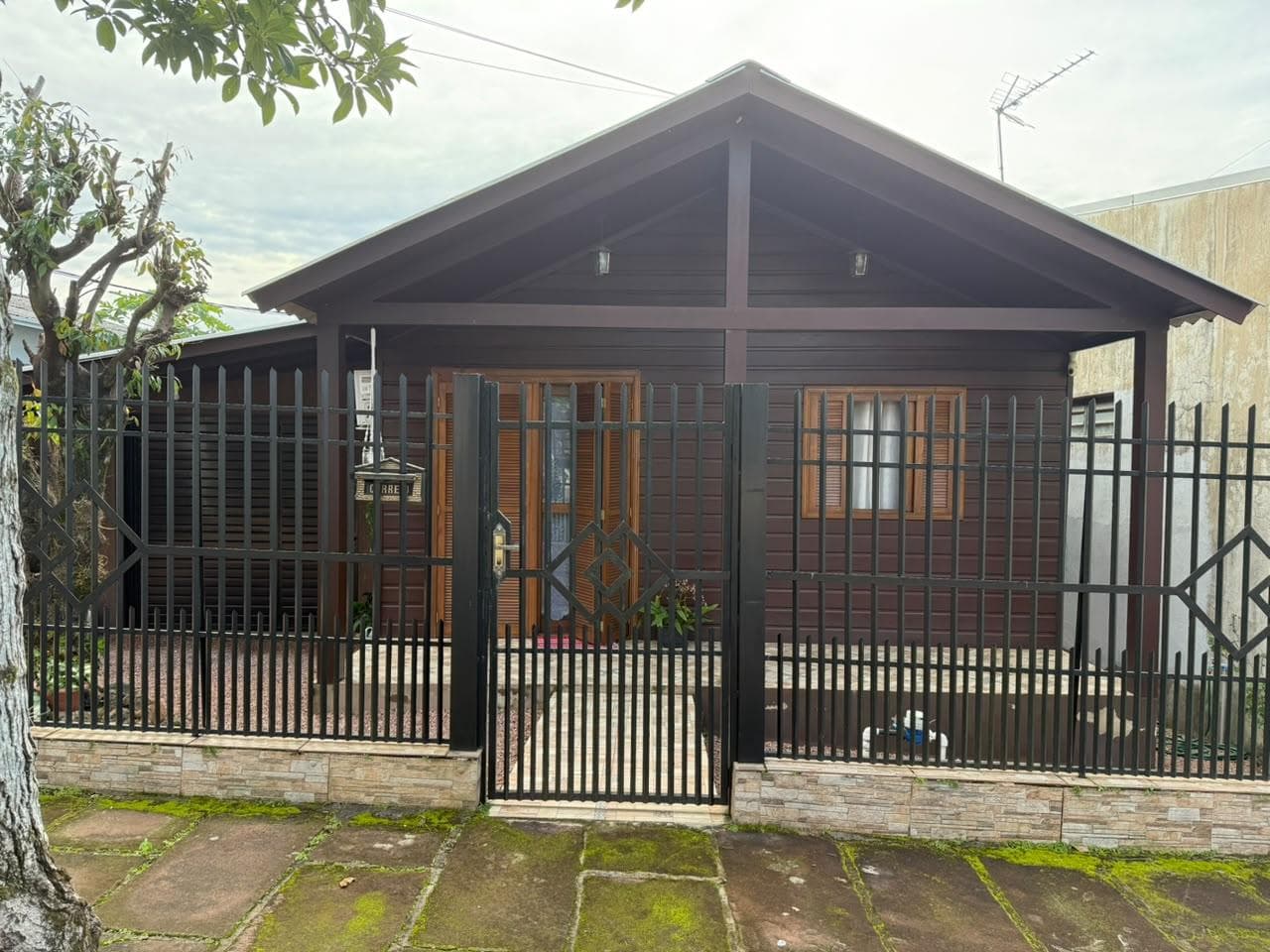 CASA COM 2 DORMITÓRIOS, 1 VAGA, 302M² ÁREA TOTAL À VENDA - Imagem 2