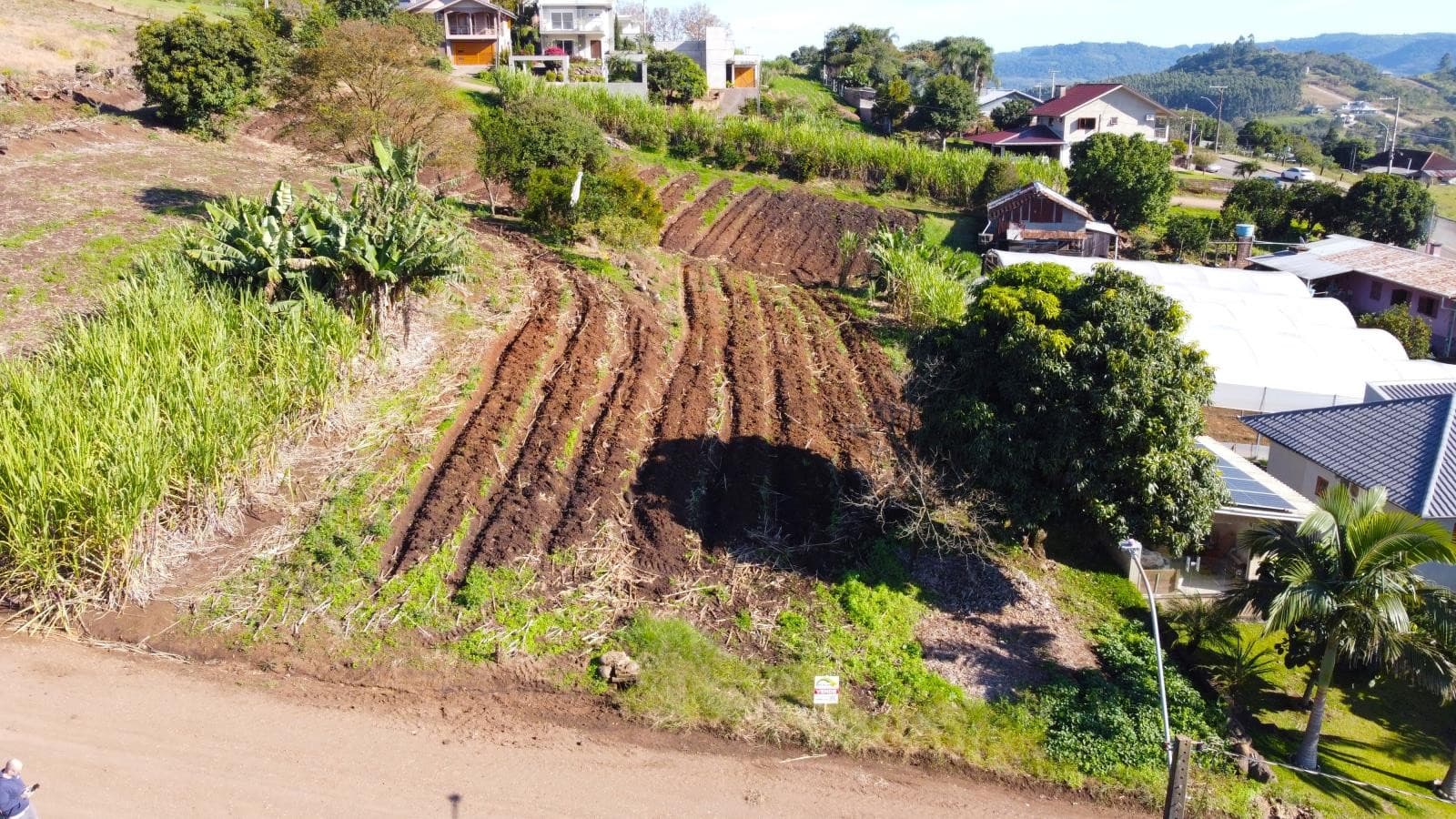TERRENO, 560M² ÁREA TOTAL À VENDA - Imagem 1
