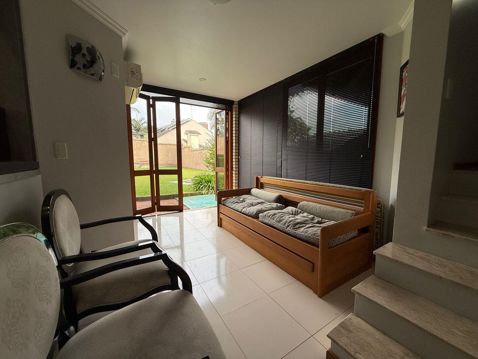 CASA COM 4 DORMITÓRIOS (1 SUÍTE), 2 VAGAS, 1294M² ÁREA TOTAL À VENDA - Imagem 5