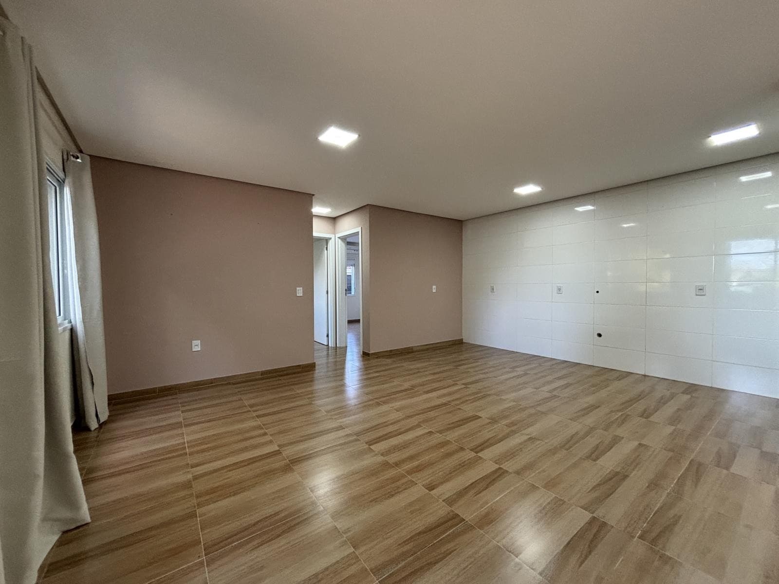 APARTAMENTO COM 2 DORMITÓRIOS, 1 VAGA À LOCAÇÃO - Imagem 2