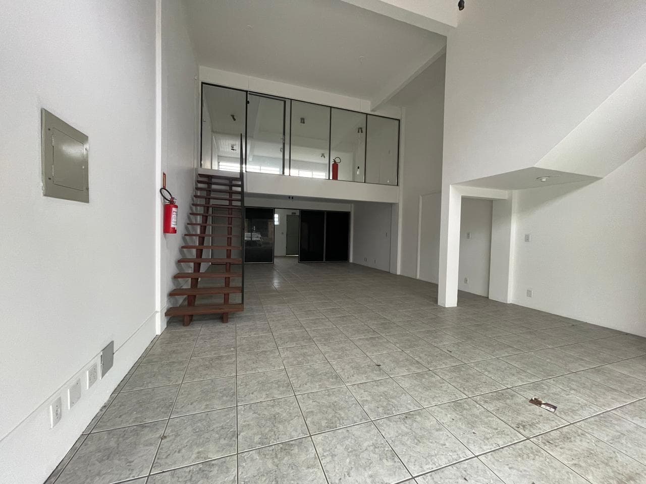 LOJA / SALA À LOCAÇÃO - Imagem 1