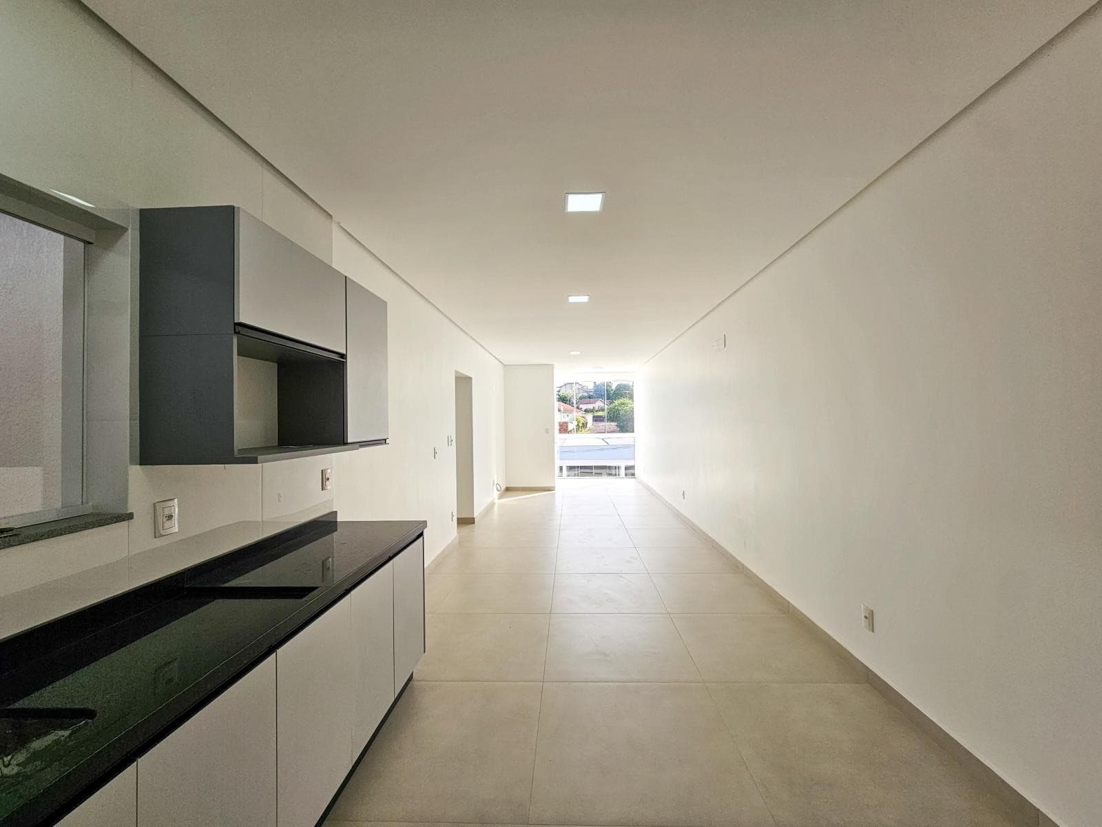 APARTAMENTO COM 2 DORMITÓRIOS (1 SUÍTE), 1 VAGA, 86M² ÁREA TOTAL À LOCAÇÃO EM CONCÓRDIA - Imagem 2