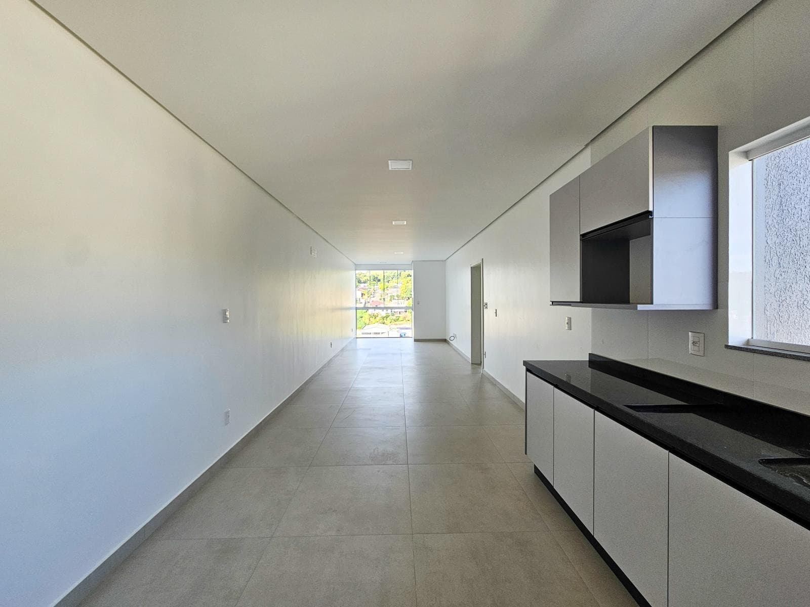 APARTAMENTO COM 3 DORMITÓRIOS (1 SUÍTE), 1 VAGA, 99M² ÁREA TOTAL À LOCAÇÃO EM CONCÓRDIA - Imagem 2