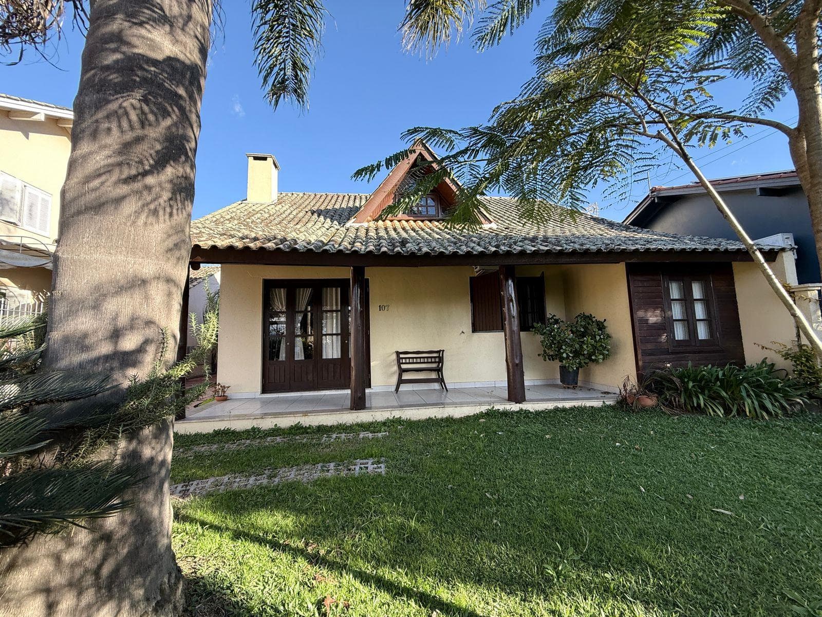 CASA COM 3 DORMITÓRIOS, 2 VAGAS, 388M² ÁREA TOTAL À VENDA EM JARDIM BÜHLER - Imagem 1
