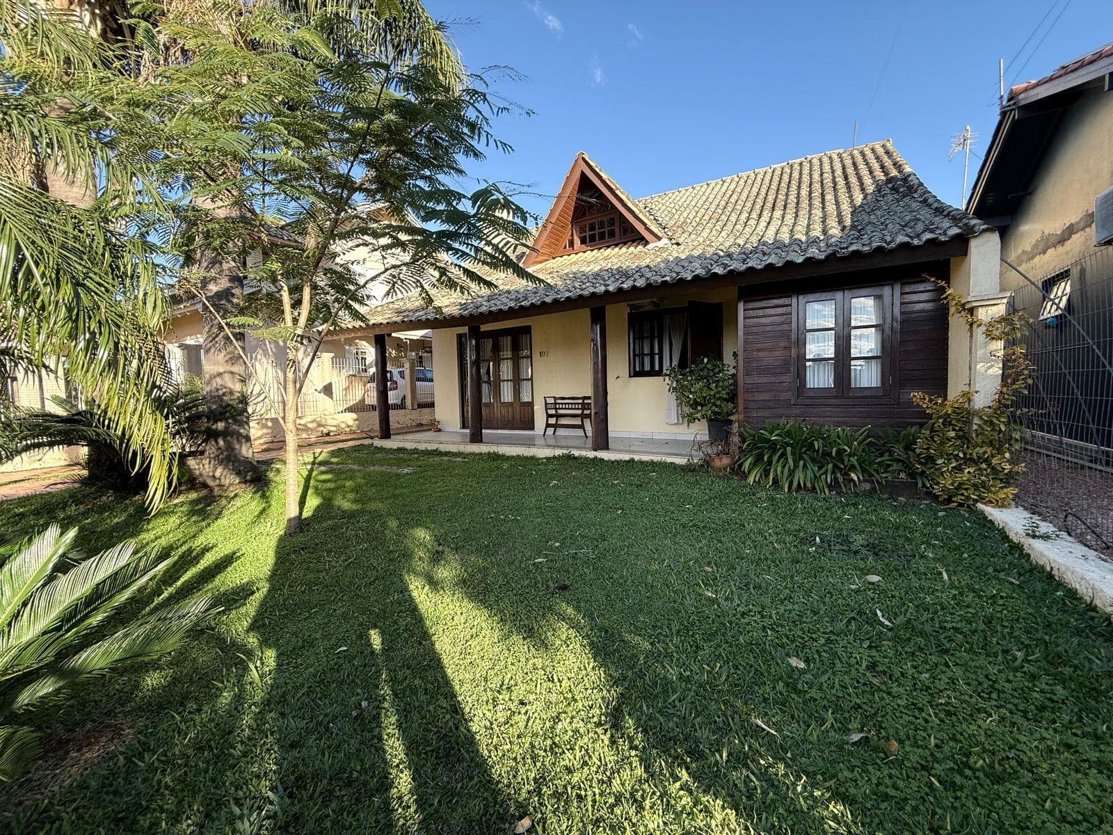 CASA COM 3 DORMITÓRIOS, 2 VAGAS, 388M² ÁREA TOTAL À VENDA EM JARDIM BÜHLER - Imagem 2