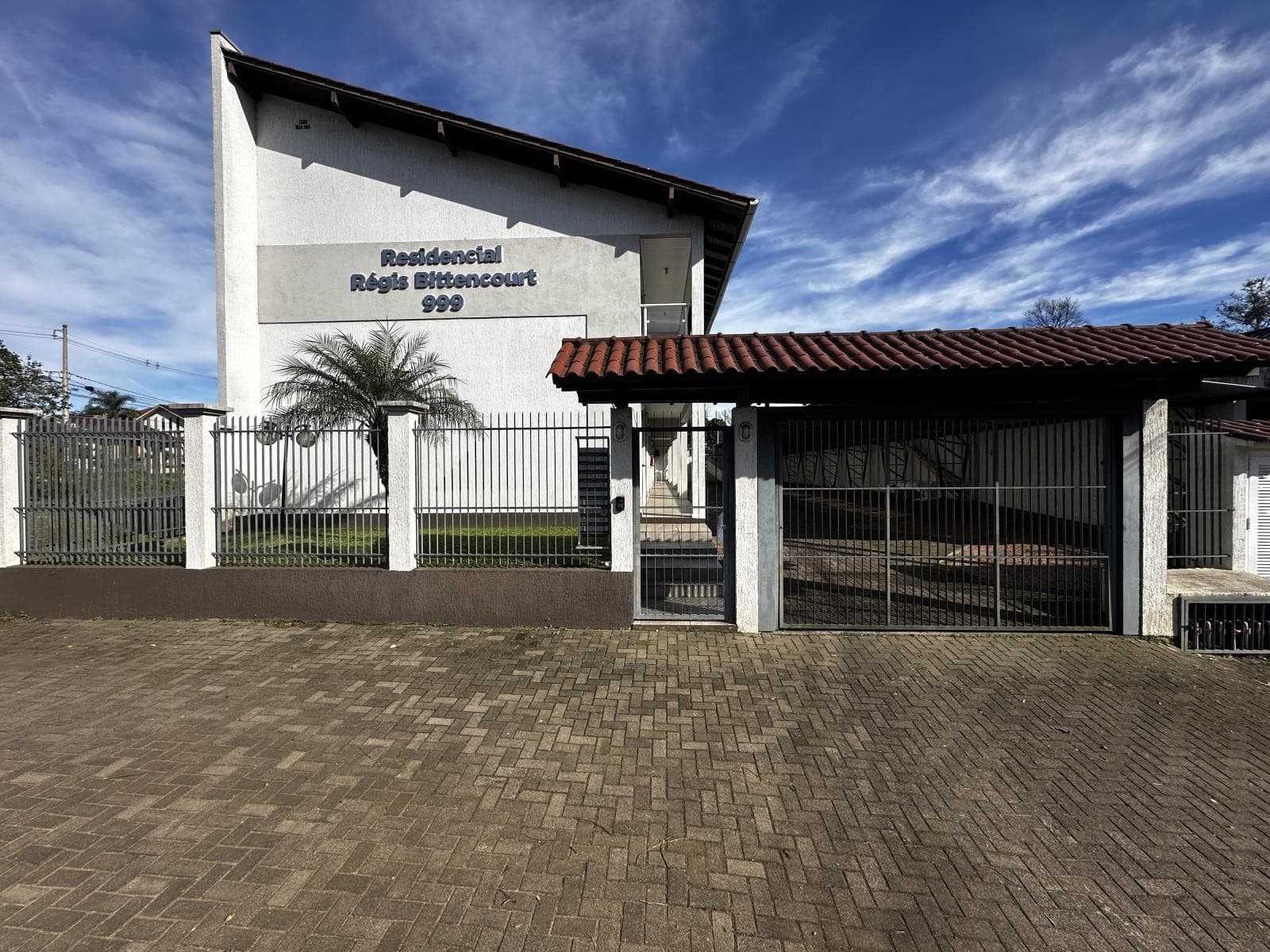 APARTAMENTO COM 1 DORMITÓRIO, 1 VAGA À LOCAÇÃO - Imagem 1