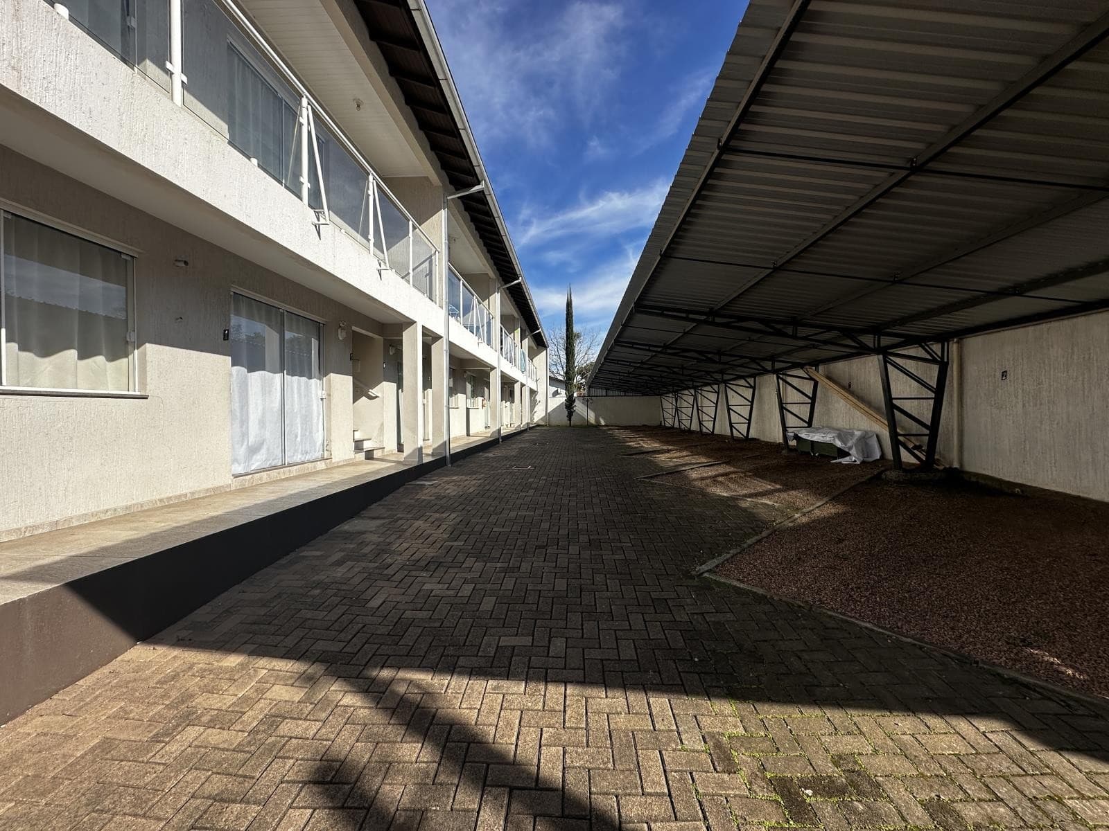 APARTAMENTO COM 1 DORMITÓRIO, 1 VAGA À LOCAÇÃO - Imagem 2