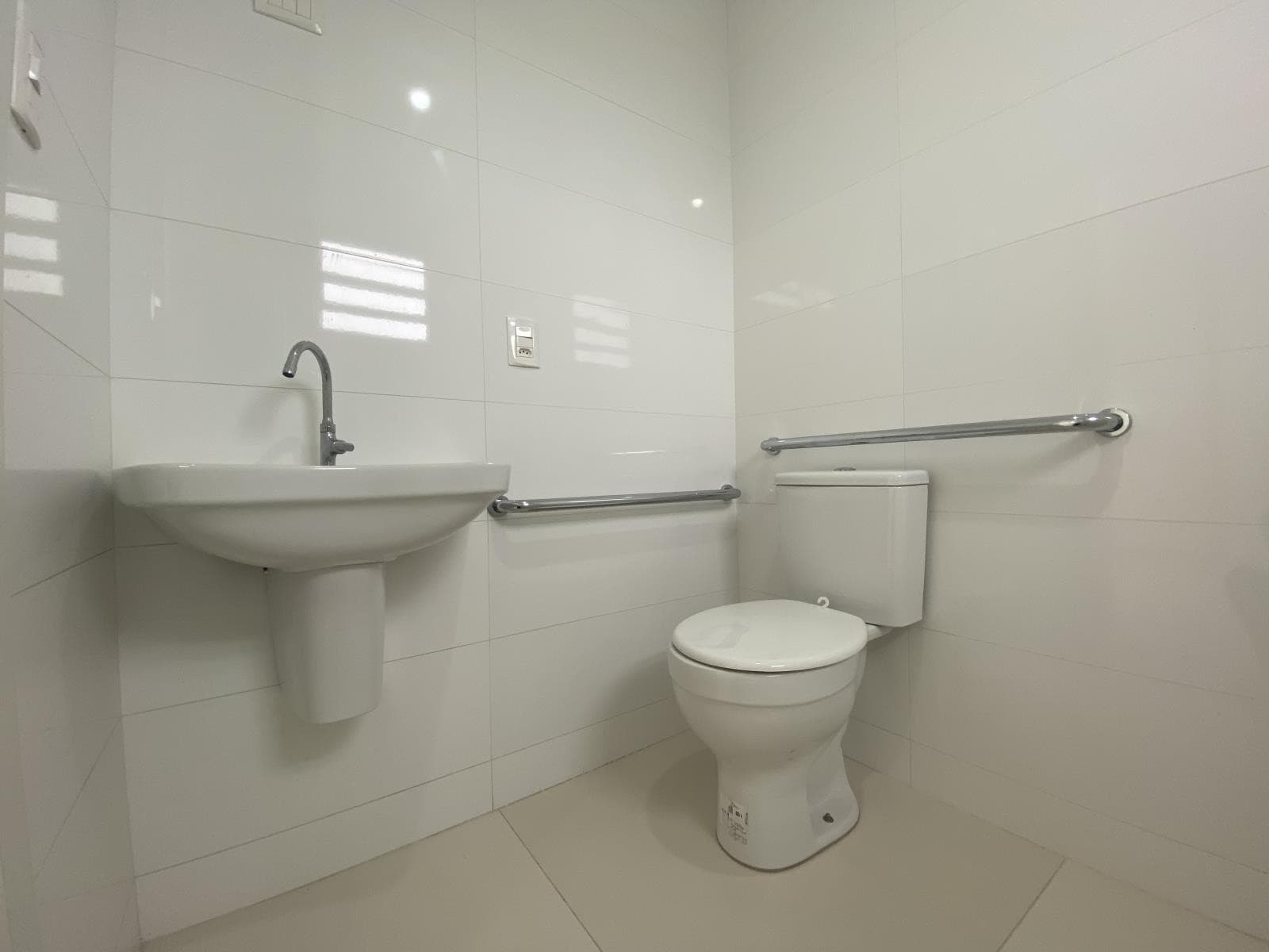 LOJA / SALA, 121M² ÁREA TOTAL para locação EM HARMONIA - foto 5