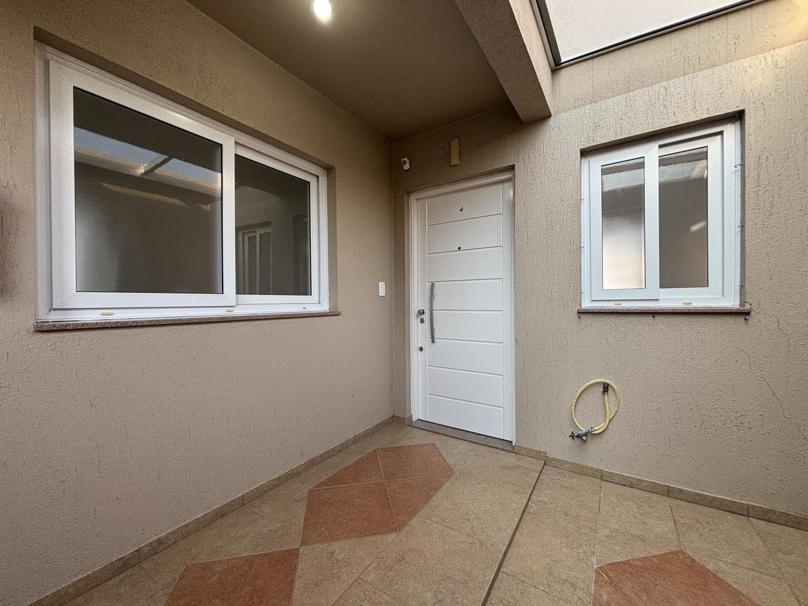 APARTAMENTO COM 3 DORMITÓRIOS, 1 VAGA para locação EM CENTRO - foto 2