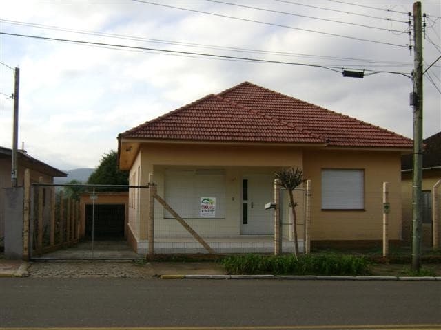 CASA COM 3 DORMITÓRIOS, 1 VAGA, 187M² ÁREA TOTAL para venda EM CENTRO - foto 1