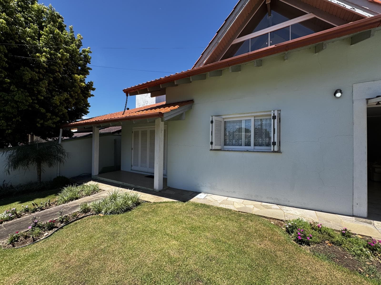 CASA COM 4 DORMITÓRIOS (1 SUÍTE), 1 VAGA, 254M² ÁREA PRIVATIVA para venda EM CENTRO - foto 2