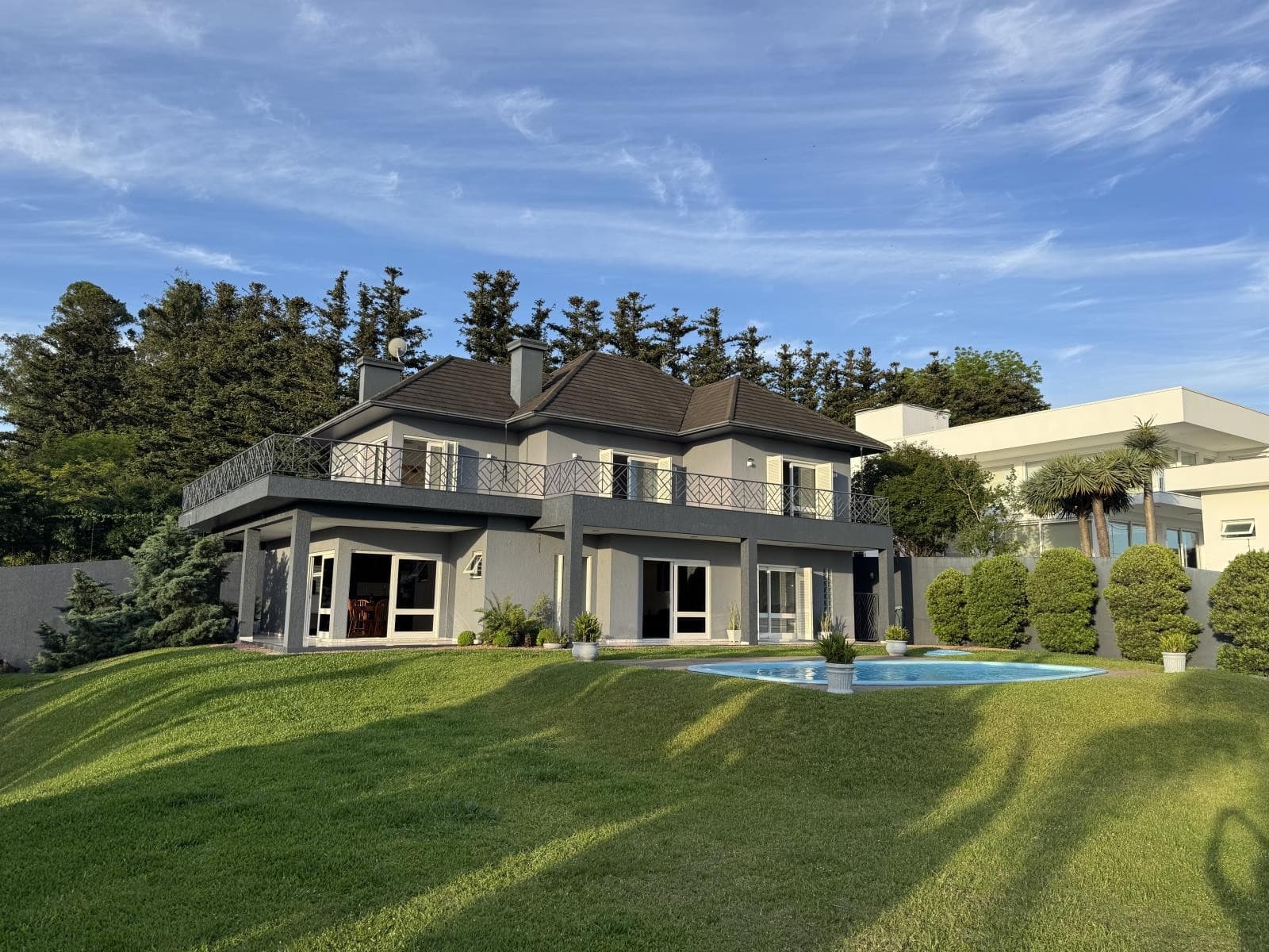 CASA COM 4 DORMITÓRIOS (2 SUÍTES), 3 VAGAS, 492M² ÁREA PRIVATIVA para venda EM CIDADE NOVA - foto 1