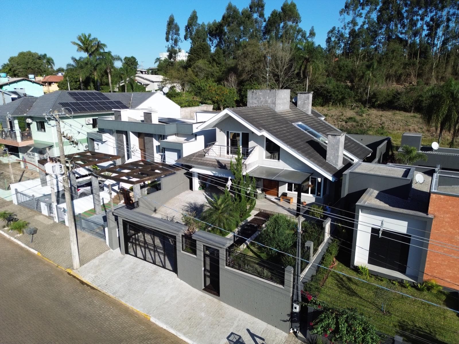 CASA COM 3 DORMITÓRIOS, 2 VAGAS, 174M² ÁREA PRIVATIVA para venda EM JARDIM PANORÂMICO - foto 1