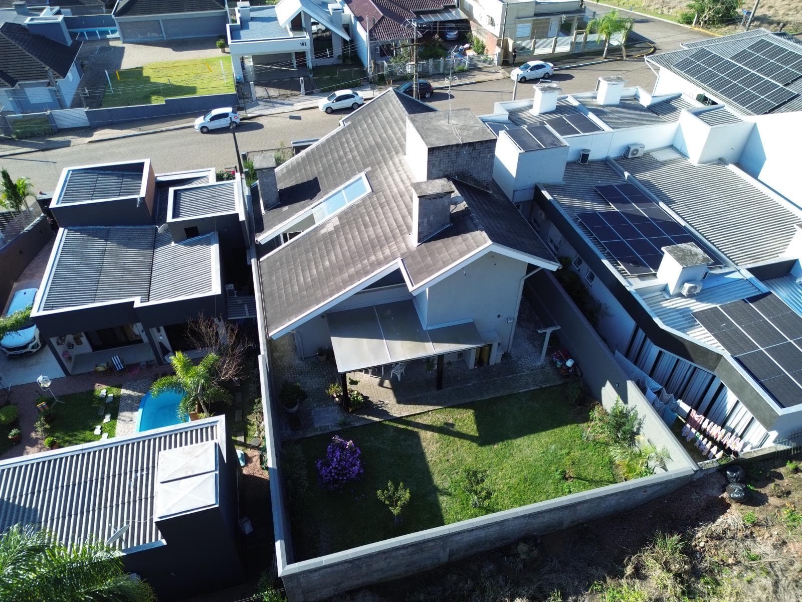CASA COM 3 DORMITÓRIOS, 2 VAGAS, 174M² ÁREA PRIVATIVA para venda EM JARDIM PANORÂMICO - foto 3