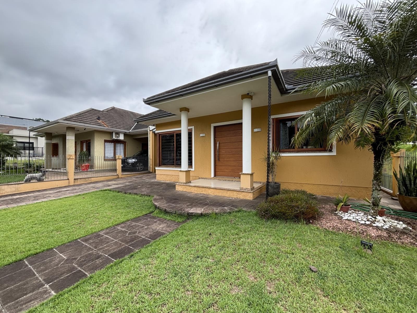 CASA COM 3 DORMITÓRIOS (1 SUÍTE), 1 VAGA, 145M² ÁREA PRIVATIVA para venda EM JARDIM PANORÂMICO - foto 1