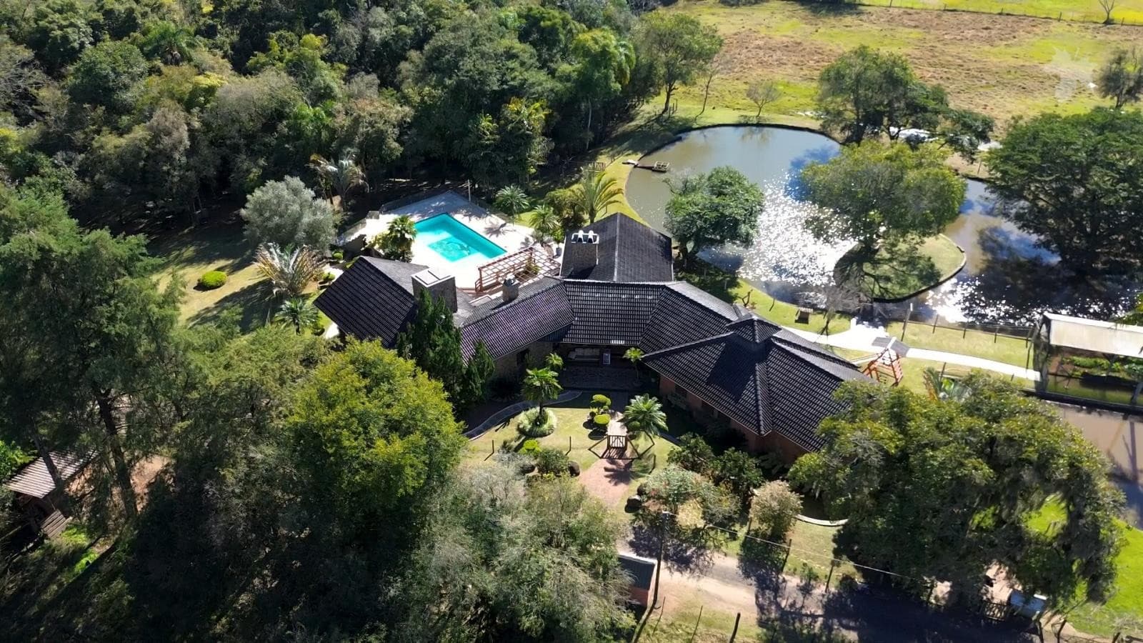 CHÁCARA / SÍTIO COM 3 DORMITÓRIOS, 2 VAGAS, 343M² ÁREA PRIVATIVA para venda EM NOVA VILA - foto 3