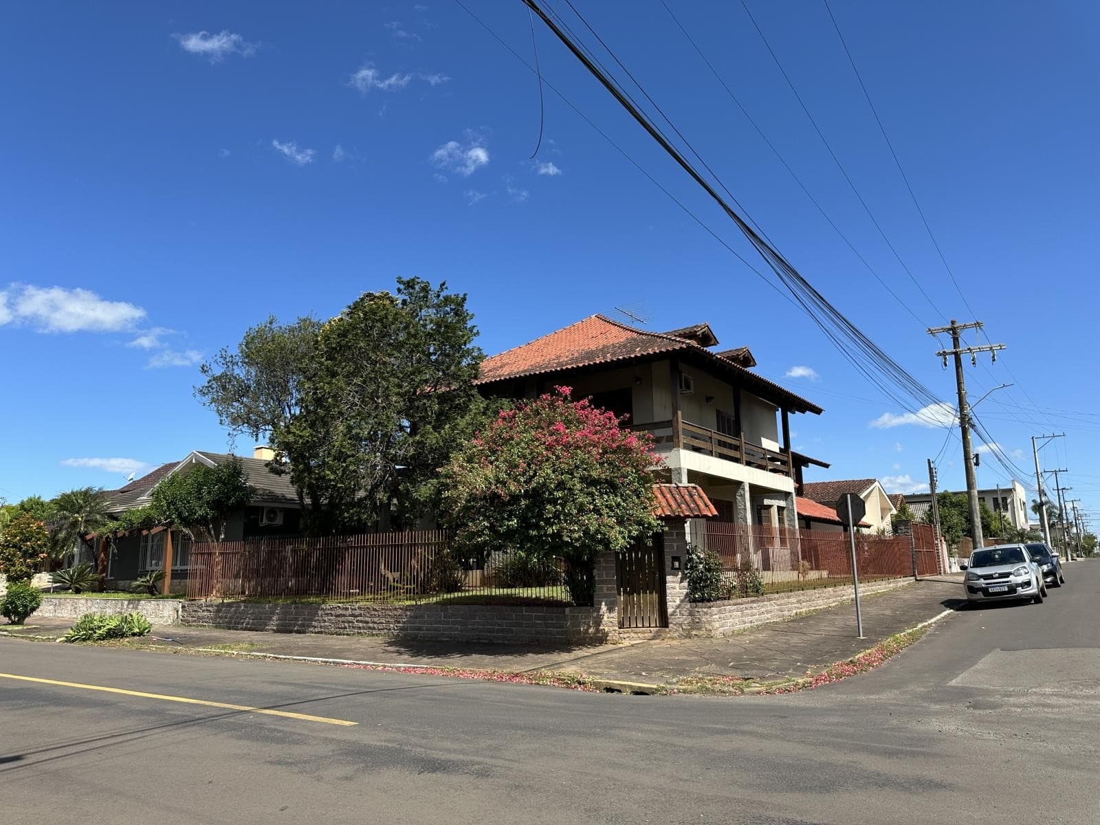 CASA COM 5 DORMITÓRIOS (1 SUÍTE), 2 VAGAS, 440M² ÁREA PRIVATIVA para venda EM FARROUPILHA - foto 2