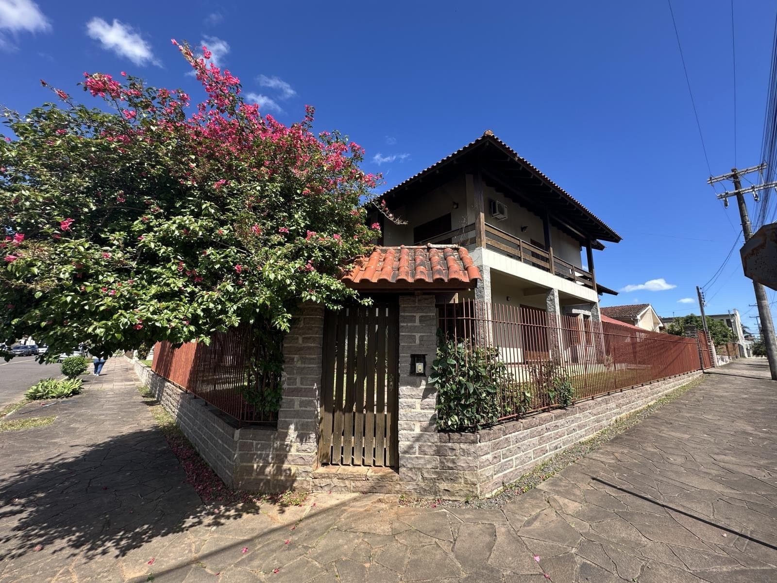 CASA COM 5 DORMITÓRIOS (1 SUÍTE), 2 VAGAS, 440M² ÁREA PRIVATIVA para venda EM FARROUPILHA - foto 1