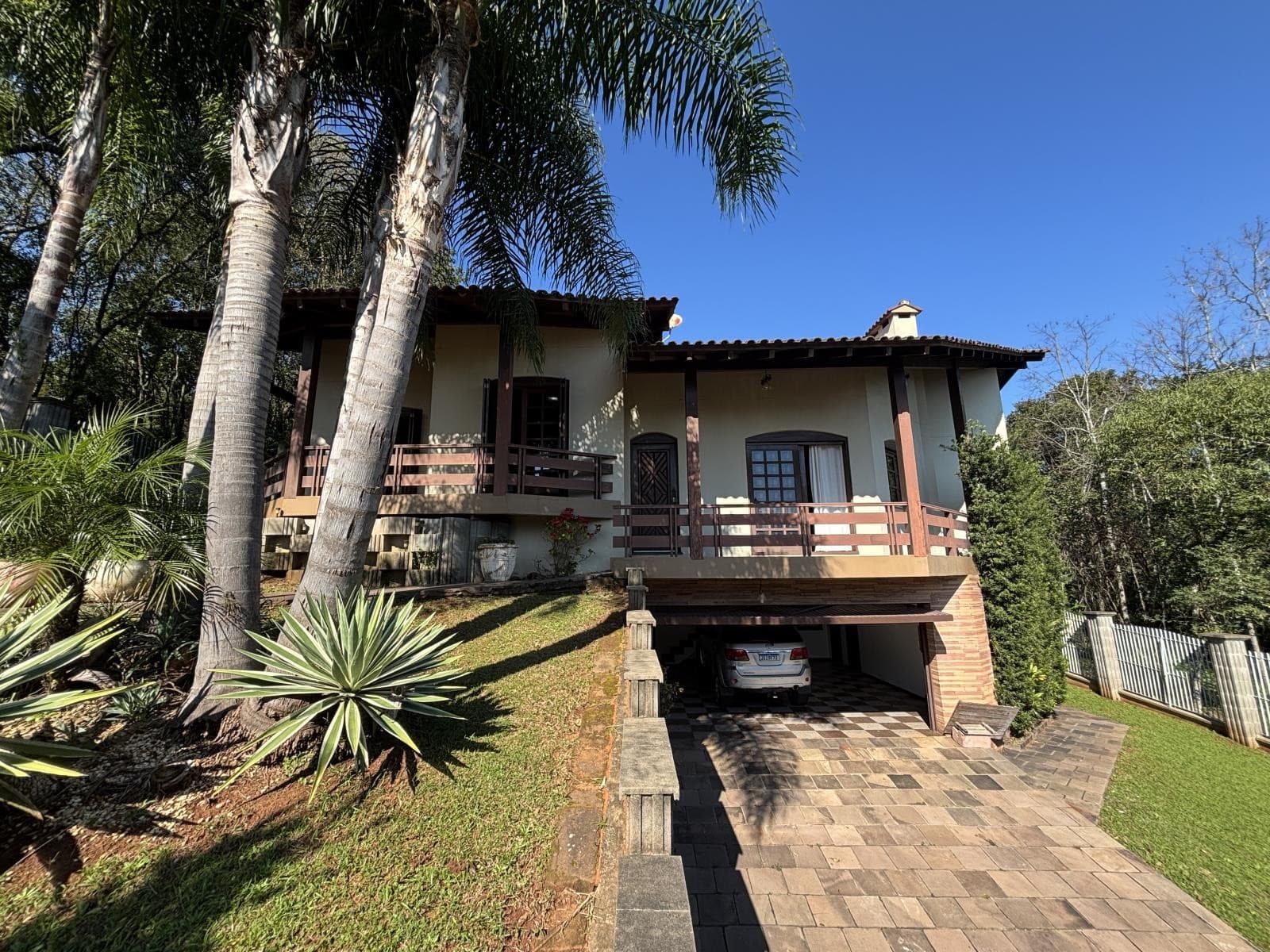 CASA COM 4 DORMITÓRIOS, 2 VAGAS, 250M² ÁREA TOTAL para locação EM JARDIM DO ALTO - foto 1
