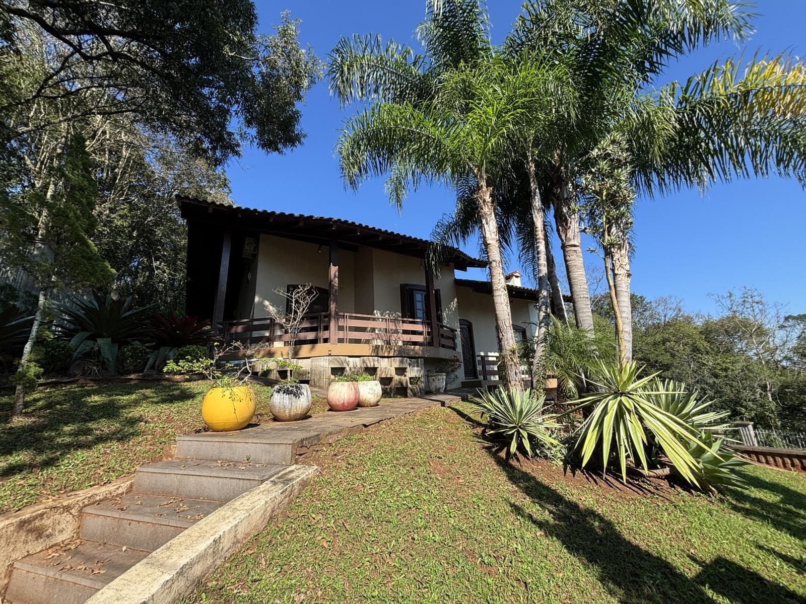 CASA COM 4 DORMITÓRIOS, 2 VAGAS, 250M² ÁREA TOTAL para locação EM JARDIM DO ALTO - foto 5