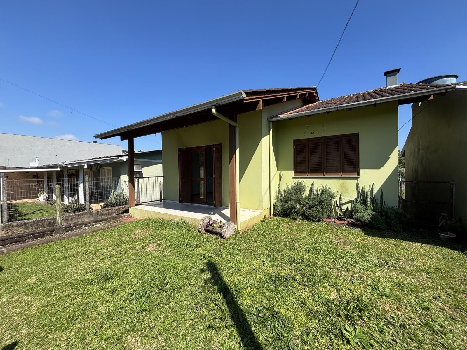 CASA COM 3 DORMITÓRIOS, 1 VAGA para locação EM JARDIM PANORÂMICO - foto 1