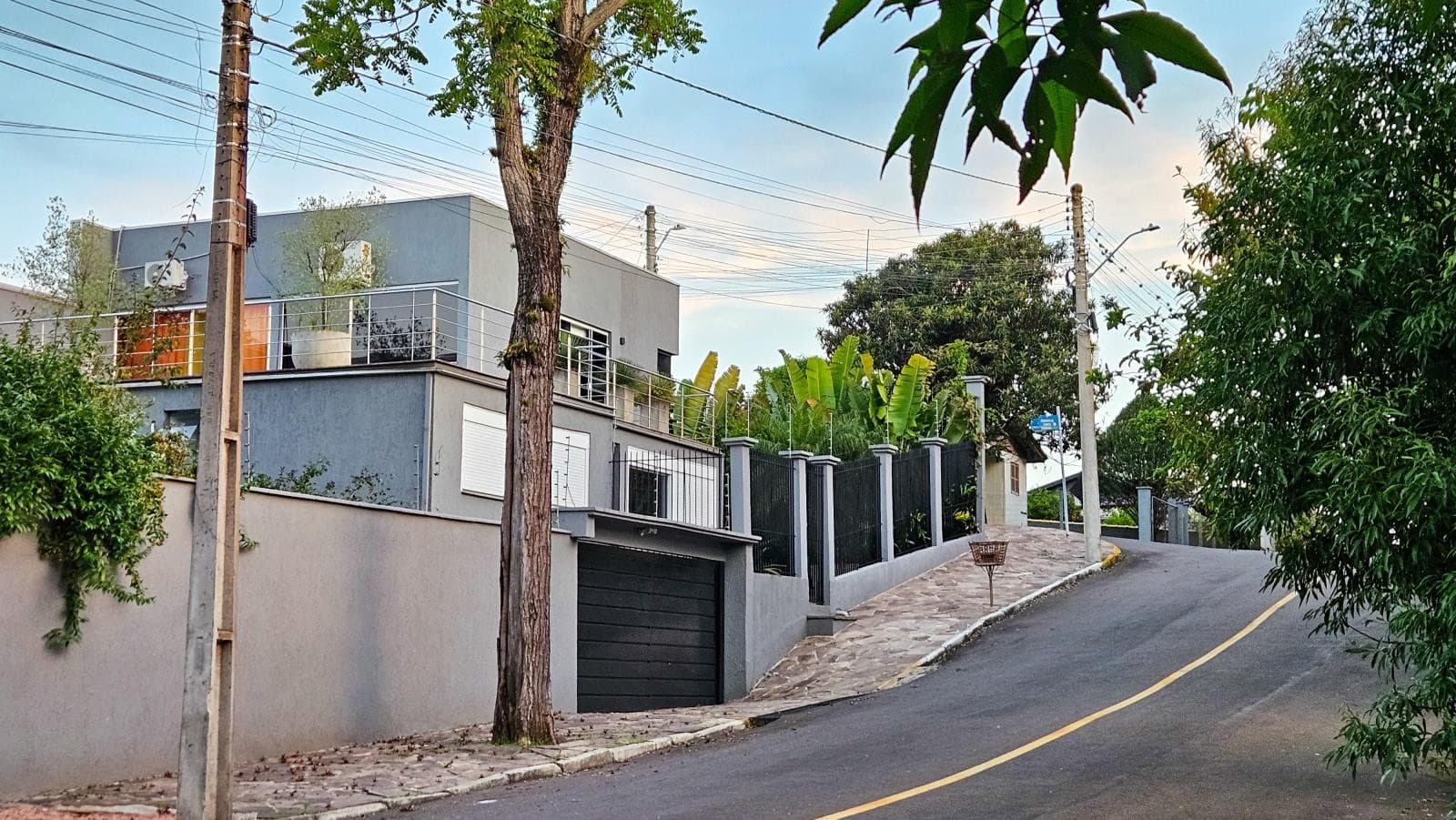 CASA COM 4 DORMITÓRIOS (1 SUÍTE), 2 VAGAS, 264M² ÁREA PRIVATIVA para venda EM BOM JARDIM - foto 2